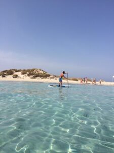 Alquilar un barco en Ibiza y probar el paddle surf