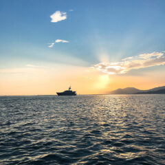 Alquilar un barco en Ibiza y disfrutar de sus puestas de sol incomparables