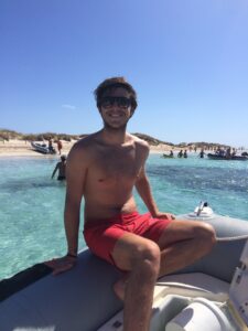Alquilar un barco en Ibiza y pasarlo bien con la familia en zodiac